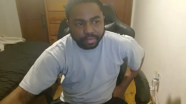 Snapshot of Breadwinnah chatting on October 22, 6:57 am Breadwinnah online show from October 22, 6:57 am