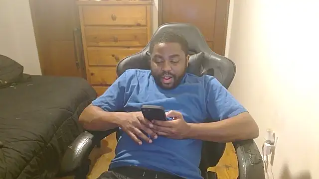 Snapshot of Breadwinnah chatting on October 24, 3:03 am Breadwinnah online show from October 24, 3:03 am