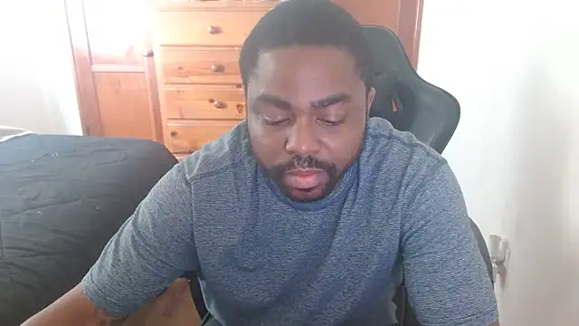 Snapshot of Breadwinnah chatting on October 26, 9:31 pm Breadwinnah online show from October 26, 9:31 pm