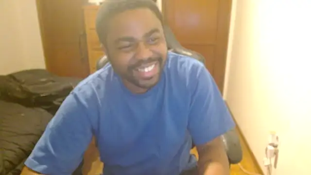 Snapshot of Breadwinnah chatting on November 8, 7:52 am Breadwinnah online show from November 8, 7:52 am