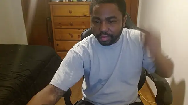 Snapshot of Breadwinnah chatting on November 9, 7:50 am Breadwinnah online show from November 9, 7:50 am