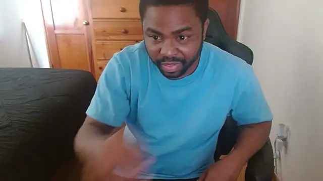 Snapshot of Breadwinnah chatting on November 9, 9:02 pm Breadwinnah online show from November 9, 9:02 pm