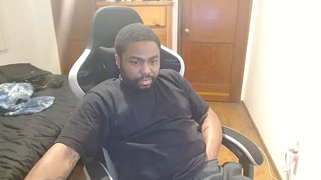 Snapshot of Breadwinnah chatting on November 15, 5:49 am Breadwinnah online show from November 15, 5:49 am