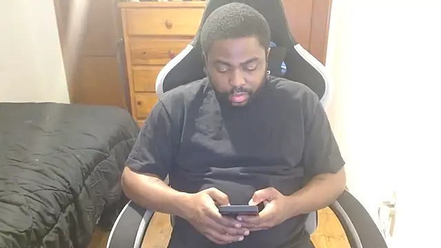 Snapshot of Breadwinnah chatting on November 16, 7:36 am Breadwinnah online show from November 16, 7:36 am