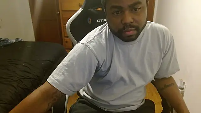 Snapshot of Breadwinnah chatting on November 23, 2:22 am Breadwinnah online show from November 23, 2:22 am