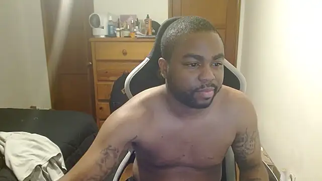 Snapshot of Breadwinnah chatting on December 1, 7:57 am Breadwinnah online show from December 1, 7:57 am