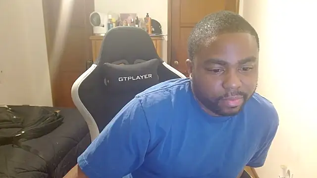 Snapshot of Breadwinnah chatting on December 2, 4:40 am Breadwinnah online show from December 2, 4:40 am