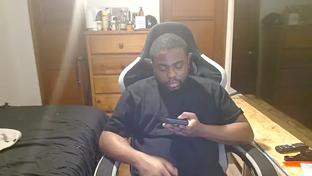 Snapshot of Breadwinnah chatting on December 17, 4:29 am Breadwinnah online show from December 17, 4:29 am