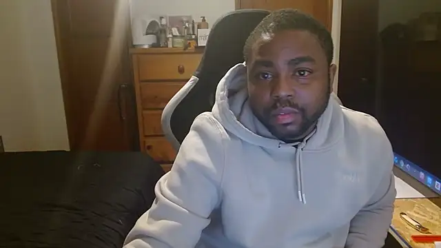 Snapshot of Breadwinnah chatting on December 18, 3:45 am Breadwinnah online show from December 18, 3:45 am