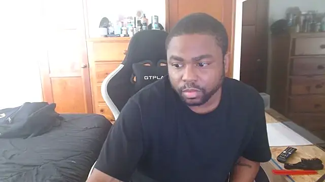 Snapshot of Breadwinnah chatting on December 19, 9:11 pm Breadwinnah online show from December 19, 9:11 pm