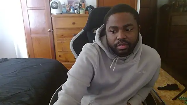 Snapshot of Breadwinnah chatting on January 9, 8:32 pm Breadwinnah online show from January 9, 8:32 pm