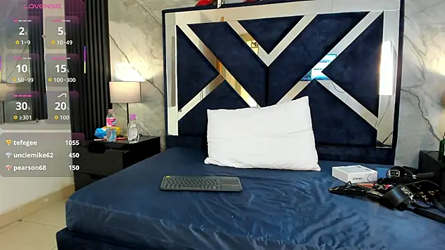 VioletRose as online show from October 24, 7:38 am