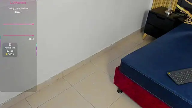 VioletRose as online show from January 9, 8:10 pm