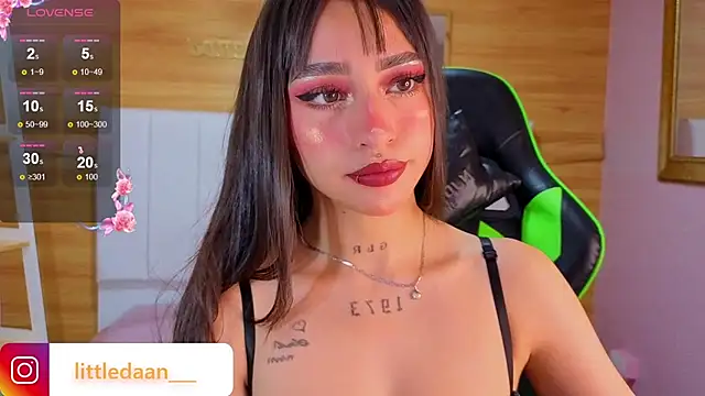 Abril Velvet a  online show from January 15, 12:54 pm