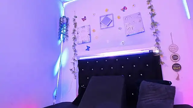 AkariRosetti online show from October 1, 12:00 pm