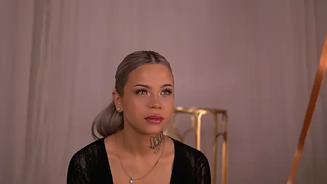 Snapshot of NickyBenz chatting on September 28, 5:40 pm NickyBenz online show from September 28, 5:40 pm