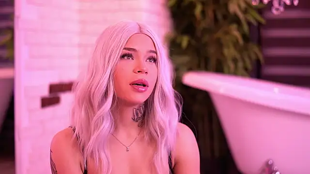 Snapshot of NickyBenz chatting on March 1, 7:16 pm NickyBenz online show from March 1, 7:16 pm