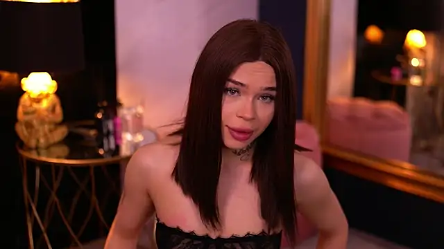 Snapshot of NickyBenz chatting on April 4, 9:01 pm NickyBenz online show from April 4, 9:01 pm