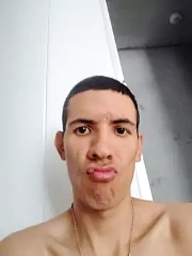 Snapshot of Juanito0605 chatting on April 5, 2:58 pm Juanito0605 online show from April 5, 2:58 pm