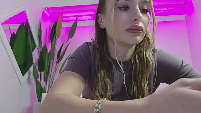 KaseyQuinn  online show from March 28, 8:41 pm