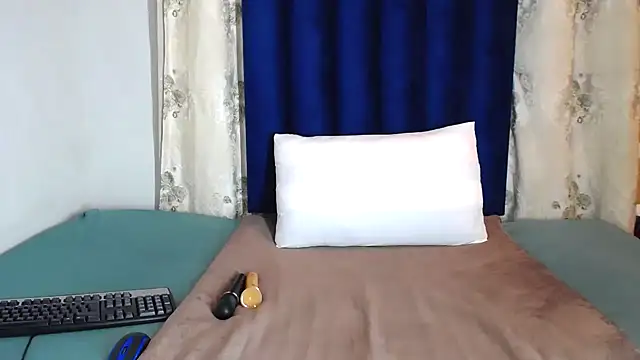 Snapshot of Pinkdollyg chatting on September 21, 8:32 pm Pinkdollyg online show from September 21, 8:32 pm