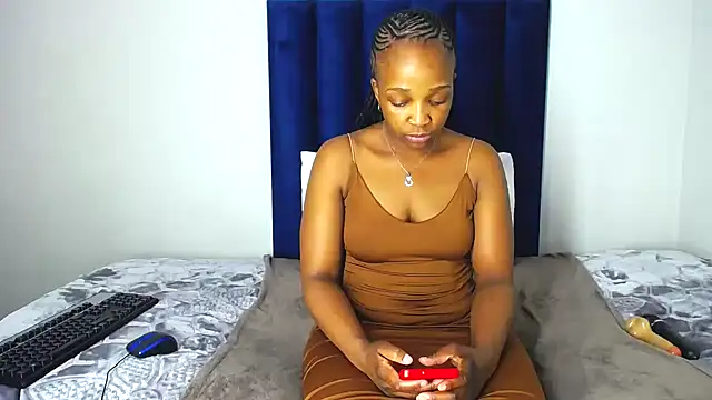 Snapshot of Pinkdollyg chatting on November 2, 9:06 pm Pinkdollyg online show from November 2, 9:06 pm