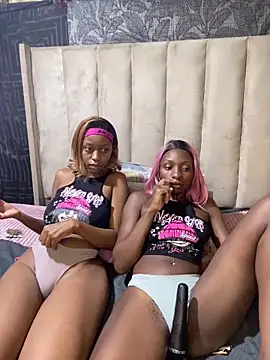 LonelyQueenxx25 online show from March 26, 8:58 pm