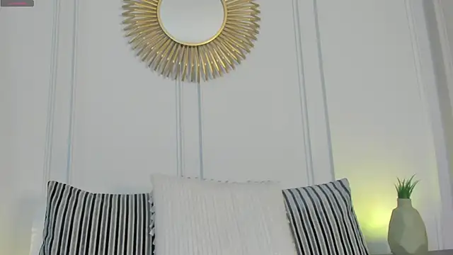 Snapshot of CharlotteBrownn_ chatting on April 18, 12:36 am CharlotteBrownn online show from April 18, 12:36 am