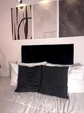 Snapshot of izzyvega__ chatting on October 22, 1:28 am izzyvega online show from October 22, 1:28 am