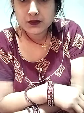Snapshot of rani8008 chatting on February 15, 1:46 am rani8008 online show from February 15, 1:46 am
