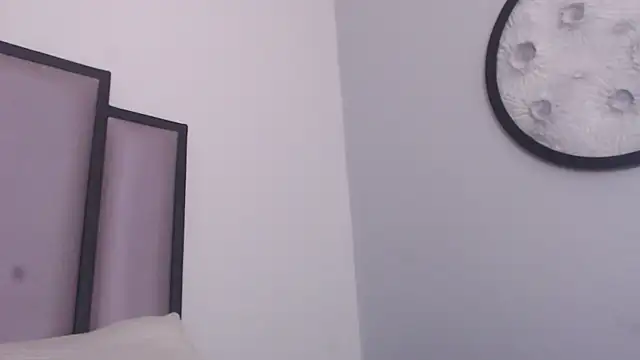 Snapshot of Lucy-23 chatting on November 28, 4:59 am Lucy-23 online show from November 28, 4:59 am