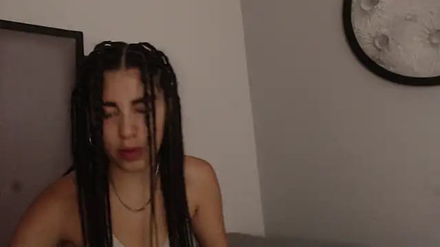 Snapshot of Lucy-23 chatting on December 3, 4:09 am Lucy-23 online show from December 3, 4:09 am