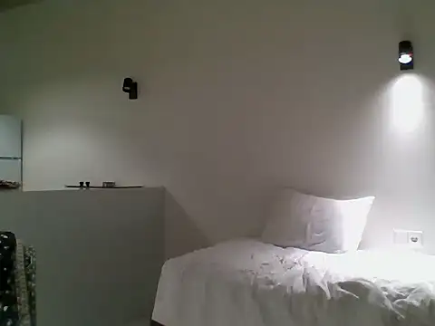 ALICAINWONDERLAND online show from October 9, 3:43 pm