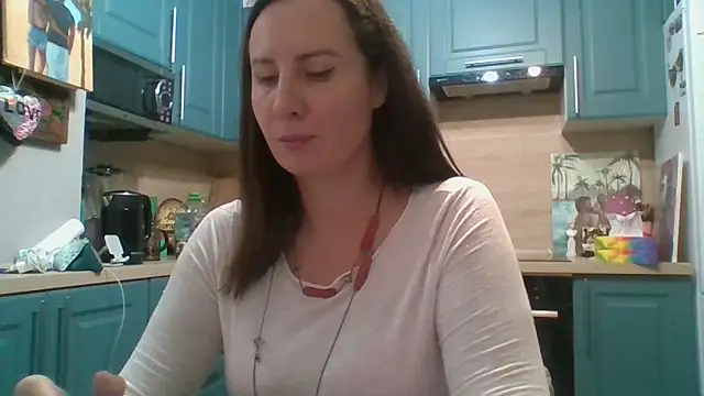 ALICAINWONDERLAND online show from November 6, 4:30 pm