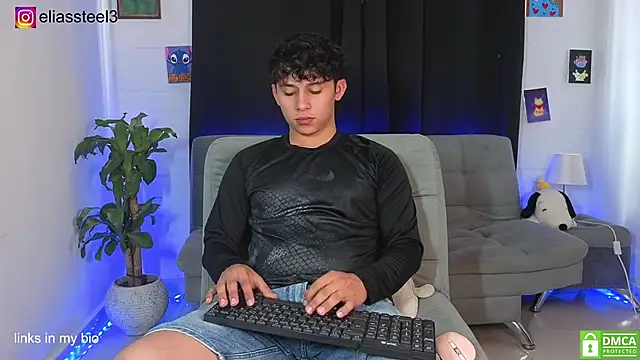 Snapshot of elias_steel1 chatting on March 24, 3:28 pm elias steel1 online show from March 24, 3:28 pm