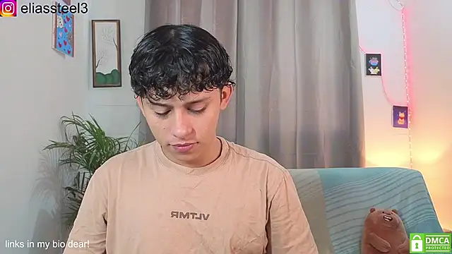 Snapshot of elias_steel1 chatting on April 17, 2:09 pm elias steel1 online show from April 17, 2:09 pm