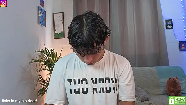 Snapshot of elias_steel1 chatting on April 18, 1:37 pm elias steel1 online show from April 18, 1:37 pm