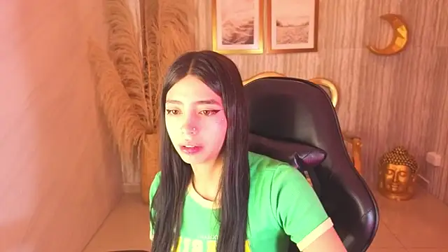 Snapshot of alehp_rose_s chatting on December 14, 1:05 pm alehp rose s online show from December 14, 1:05 pm