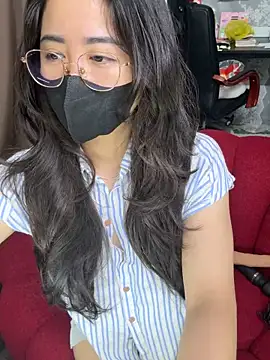 Snapshot of Voyerra_g chatting on March 1, 1:18 am Voyerra g online show from March 1, 1:18 am