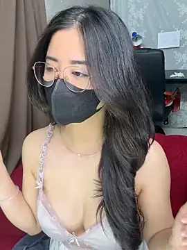 Snapshot of Voyerra_g chatting on March 10, 1:43 am Voyerra g online show from March 10, 1:43 am