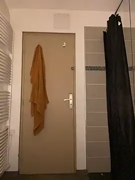 Snapshot of dasilva_elsa21 chatting on March 28, 10:42 pm dasilva elsa21 online show from March 28, 10:42 pm