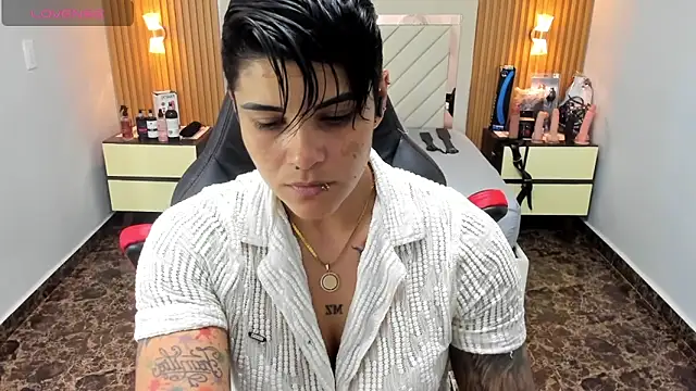 KAROLLJONES1 online show from September 18, 2:35 am