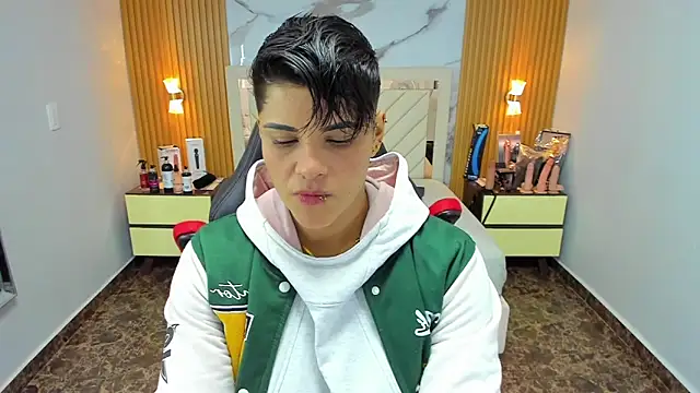 KAROLLJONES1 online show from October 3, 3:03 am