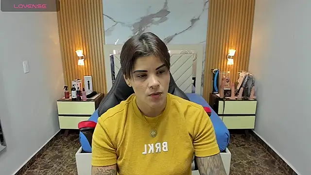 KAROLLJONES1 online show from November 4, 7:13 pm