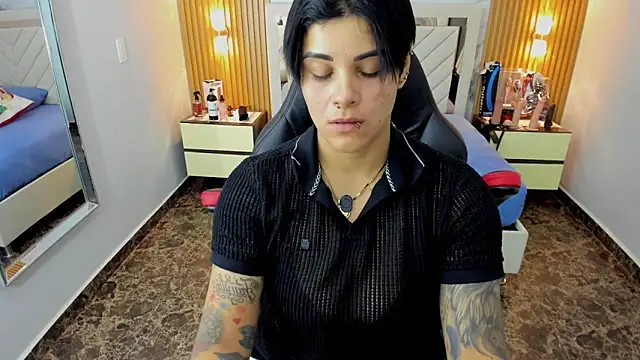 KAROLLJONES1 online show from December 15, 7:40 pm