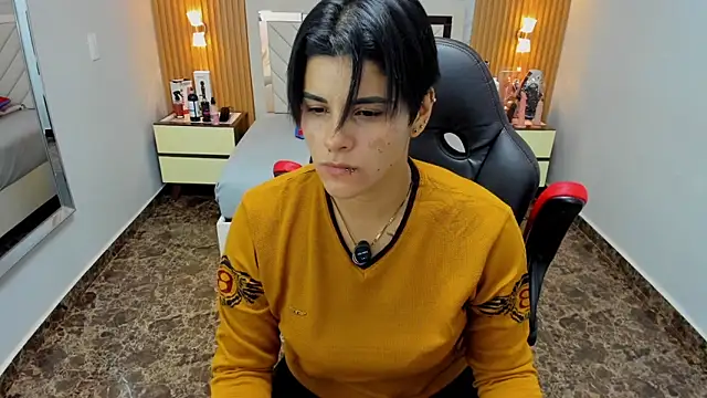 KAROLLJONES1 online show from December 17, 7:20 pm