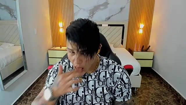 KAROLLJONES1 online show from June 16, 7:49 pm