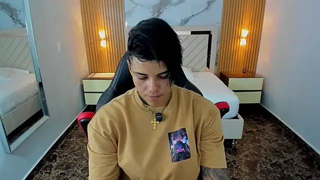 KAROLLJONES1 online show from June 26, 7:18 pm