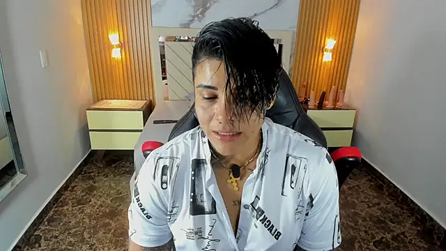 KAROLLJONES1 online show from July 16, 7:31 pm