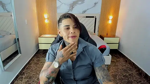KAROLLJONES1 online show from July 23, 7:23 pm